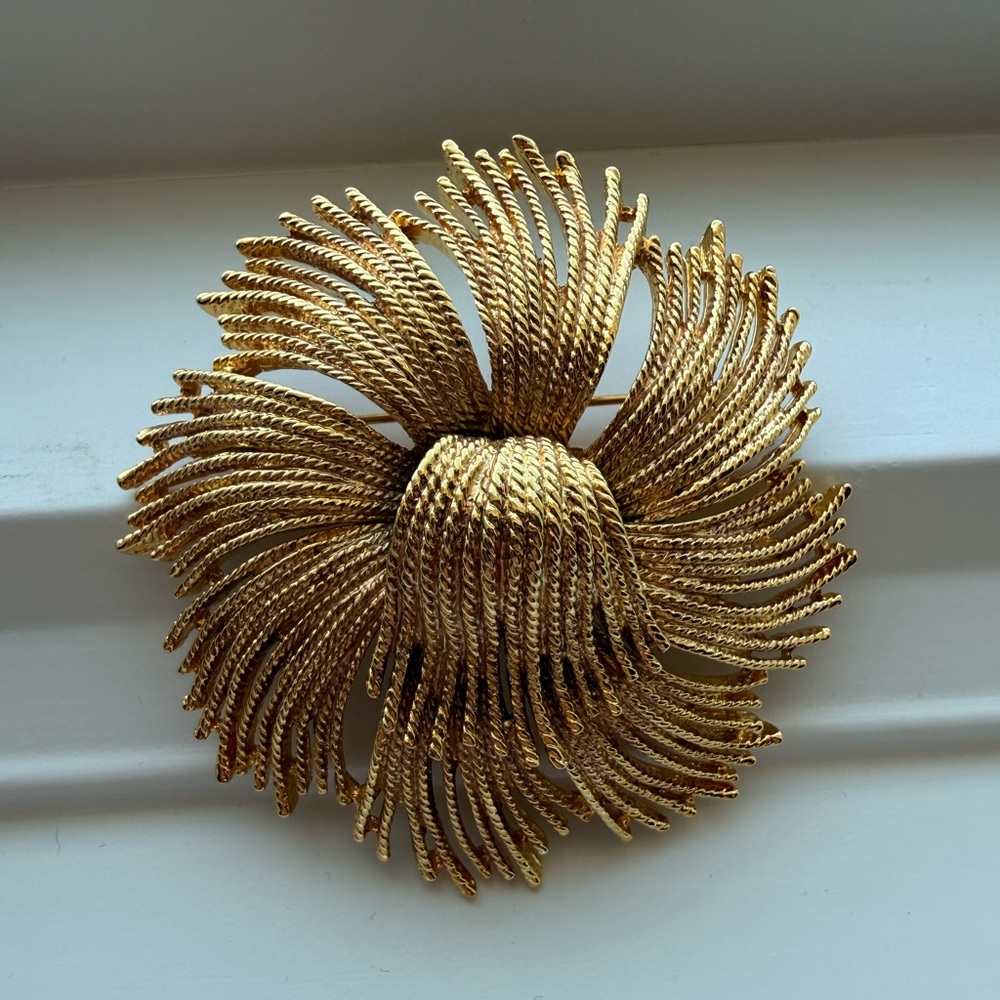 Joan Rivers Gold Sea Anemone Starburst Brooch Statement Vintage Style